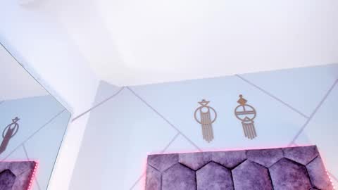 _aurora_collins_ online show from November 6, 1:23 pm