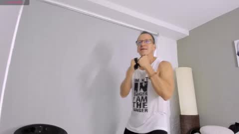 Snapshot of _axelking_ chatting on October 14, 11:44 am _axelking_ online show from October 14, 11:44 am