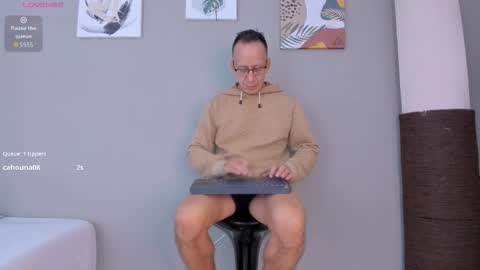 Snapshot of _axelking_ chatting on October 22, 11:32 am _axelking_ online show from October 22, 11:32 am