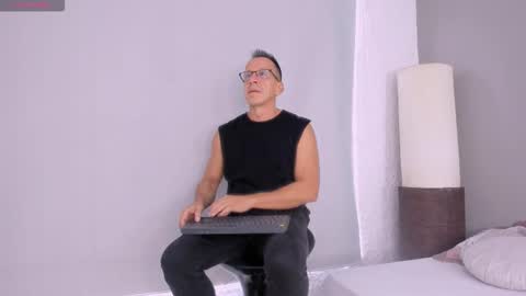 Snapshot of _axelking_ chatting on October 27, 11:36 am _axelking_ online show from October 27, 11:36 am