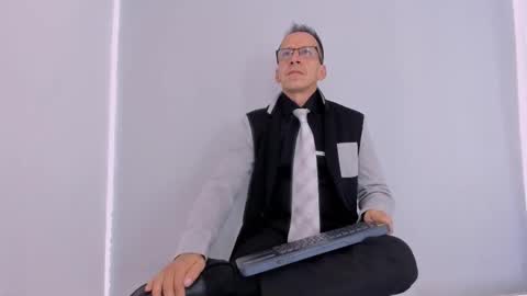 Snapshot of _axelking_ chatting on October 30, 11:44 am _axelking_ online show from October 30, 11:44 am