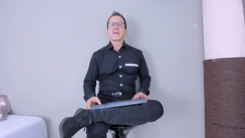 Snapshot of _axelking_ chatting on November 10, 11:53 am _axelking_ online show from November 10, 11:53 am