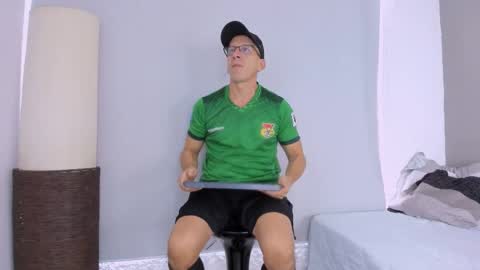 Snapshot of _axelking_ chatting on November 18, 11:36 am _axelking_ online show from November 18, 11:36 am