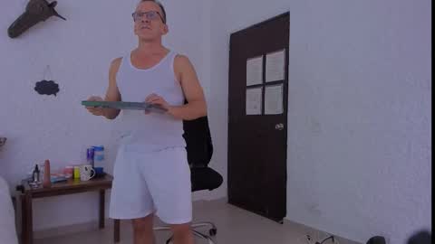 Snapshot of _axelking_ chatting on December 17, 2:39 am _axelking_ online show from December 17, 2:39 am