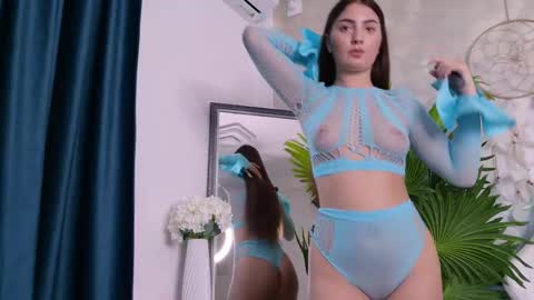 Snapshot of _azzalee_ chatting on June 7, 5:33 am AzzaLee online show from June 7, 5:33 am
