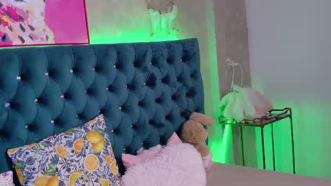 Snapshot of _azzalee_ chatting on July 6, 5:15 am AzzaLee online show from July 6, 5:15 am