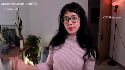 Snapshot of _bellaela chatting on January 7, 3:42 am Ella online show from January 7, 3:42 am