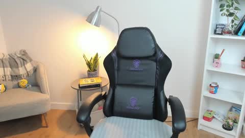 Bella Evans online show from February 26, 5:42 am