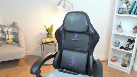 Bella Evans online show from March 10, 11:42 am