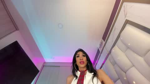 Snapshot of _bellaswwet_ chatting on January 6, 9:11 pm _bellaswwet_ online show from January 6, 9:11 pm