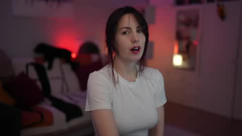 Lili online show from April 4, 8:12 am