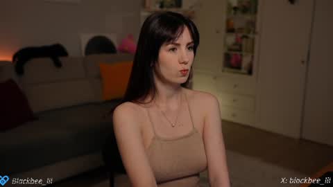Snapshot of _blackbee_ chatting on June 20, 5:27 pm Lili online show from June 20, 5:27 pm