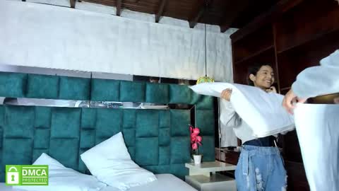 _bonnyandclyde online show from February 25, 12:48 pm