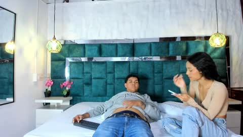 _bonnyandclyde online show from April 1, 12:39 pm