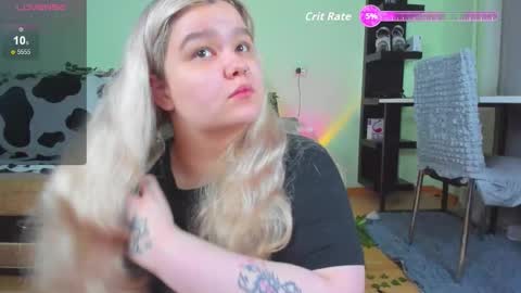 _candym1lky_ online show from September 12, 6:35 am