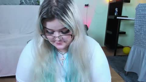 _candym1lky_ online show from December 5, 6:22 am