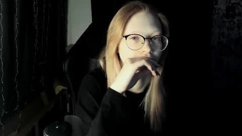 Snapshot of _caramel_milk_ chatting on December 31, 4:38 am Merlizz online show from December 31, 4:38 am