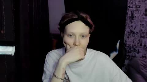 Snapshot of _caramel_milk_ chatting on February 16, 4:42 pm Merlizz online show from February 16, 4:42 pm