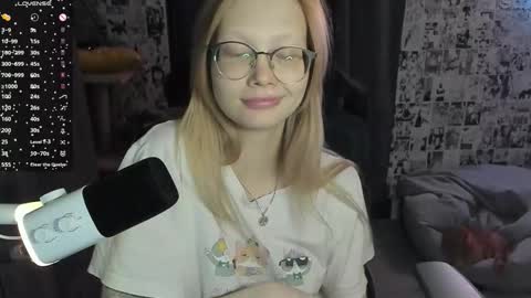 Snapshot of _caramel_milk_ chatting on October 9, 2:09 am Merlizz online show from October 9, 2:09 am