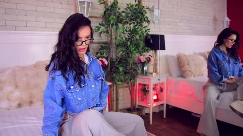 _carlawhite_ online show from April 7, 3:18 am