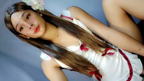 Snapshot of _caroline18_ chatting on July 25, 3:42 pm Kate flores online show from July 25, 3:42 pm