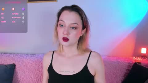 Snapshot of _ccrystaa_ chatting on November 7, 6:57 am Christina Chris online show from November 7, 6:57 am