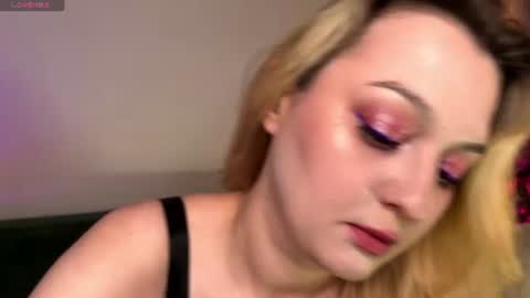 Snapshot of _ccrystaa_ chatting on June 23, 10:46 am Christina Chris online show from June 23, 10:46 am