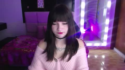 Snapshot of _charlotte_collins_ chatting on November 15, 2:24 pm _charlotte_collins_ online show from November 15, 2:24 pm