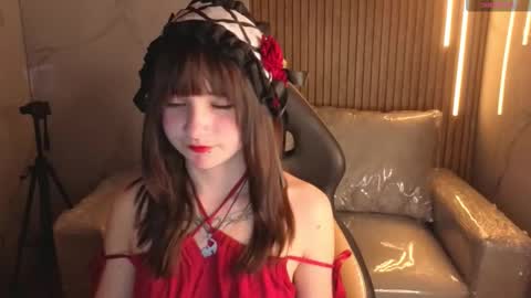 Snapshot of _charlotte_collins_ chatting on December 2, 3:18 pm _charlotte_collins_ online show from December 2, 3:18 pm