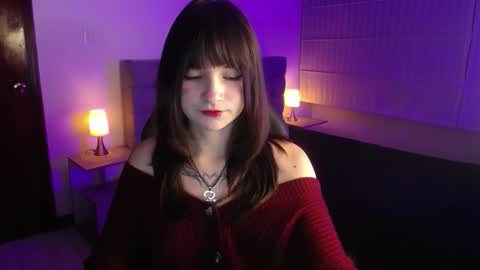 Snapshot of _charlotte_collins_ chatting on December 3, 2:59 pm _charlotte_collins_ online show from December 3, 2:59 pm