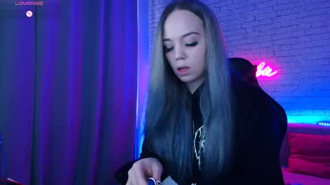 Snapshot of _crazybee_ chatting on December 8, 5:07 am Nica online show from December 8, 5:07 am