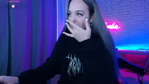 Snapshot of _crazybee_ chatting on December 8, 8:09 am Nica online show from December 8, 8:09 am