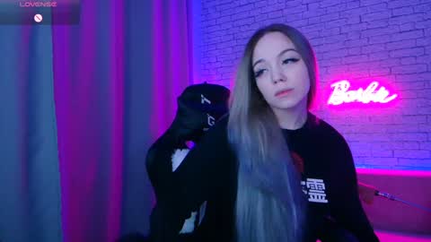 Snapshot of _crazybee_ chatting on February 7, 1:25 am Nica online show from February 7, 1:25 am