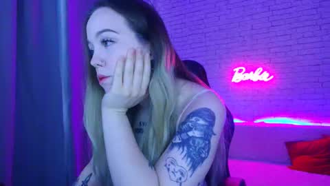 Snapshot of _crazybee_ chatting on December 4, 6:01 am Nica online show from December 4, 6:01 am