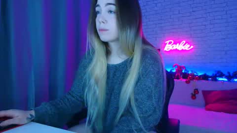 Snapshot of _crazybee_ chatting on January 6, 5:00 am Nica online show from January 6, 5:00 am