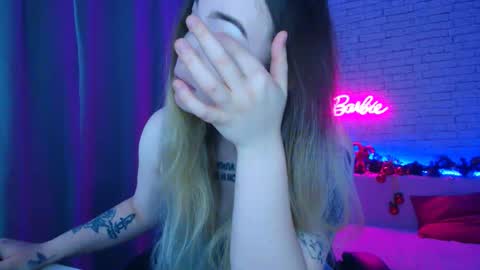 Snapshot of _crazybee_ chatting on January 7, 5:10 am Nica online show from January 7, 5:10 am