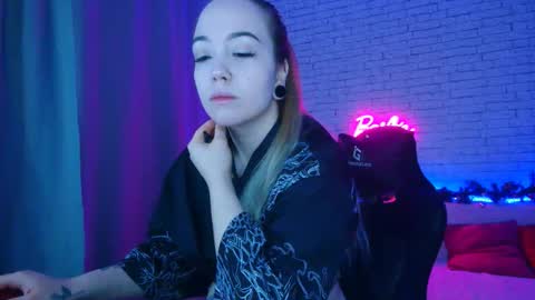 Snapshot of _crazybee_ chatting on January 9, 5:21 am Nica online show from January 9, 5:21 am