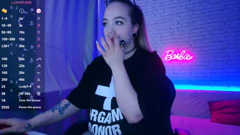 Snapshot of _crazybee_ chatting on February 19, 5:47 am Nica online show from February 19, 5:47 am