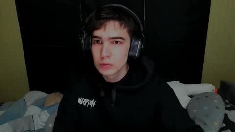 _crise_next_door_ online show from February 20, 12:05 pm