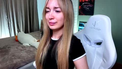 _crystal_moon_1 online show from February 13, 8:27 pm