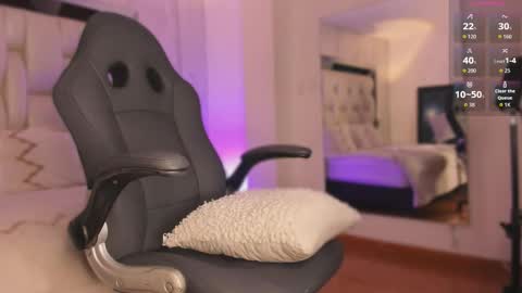     online show from November 5, 9:15 pm