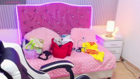 Snapshot of _curvy_mature_ chatting on May 24, 2:16 am _curvy_mature_ online show from May 24, 2:16 am