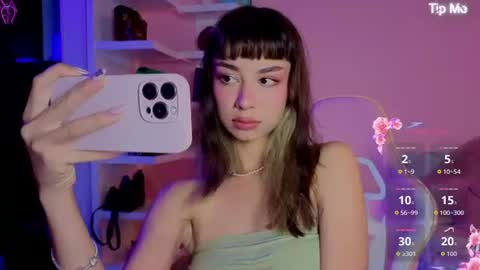 _cute_isabella_ online show from July 4, 11:44 pm