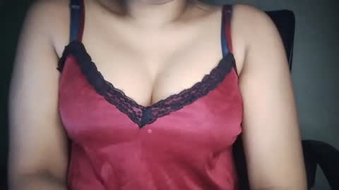 Snapshot of _dreamgirl_0 chatting on June 22, 10:12 am _dreamgirl_0 online show from June 22, 10:12 am