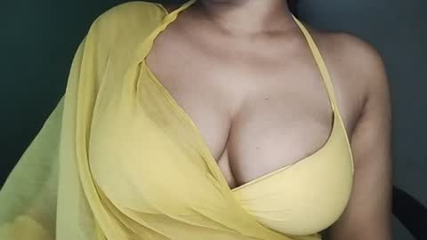 Snapshot of _dreamgirl_0 chatting on June 25, 10:09 am _dreamgirl_0 online show from June 25, 10:09 am