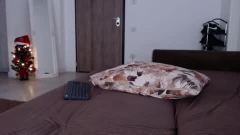 Dylan online show from December 12, 11:40 am