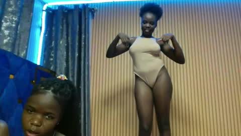 Snapshot of _elinah chatting on November 28, 3:58 pm Elinah online show from November 28, 3:58 pm