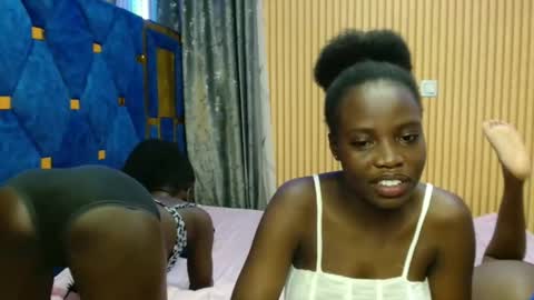 Snapshot of _elinah chatting on November 30, 4:22 pm Elinah online show from November 30, 4:22 pm