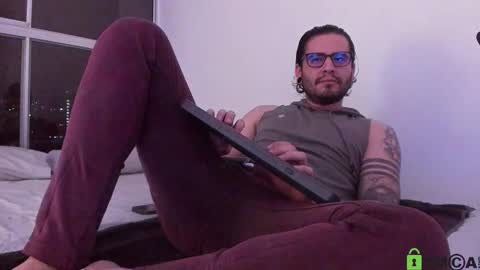 Snapshot of _elon_coxx_ chatting on October 18, 2:03 am  -         online show from October 18, 2:03 am