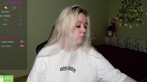 Snapshot of _elven_dreams__ chatting on December 25, 8:40 am chloue and Gretta online show from December 25, 8:40 am